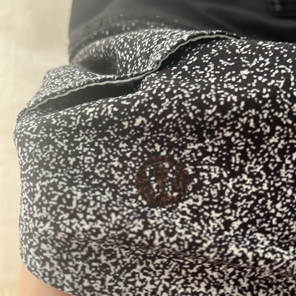 Lulu lemon runner up shorts - Picture 6 of 6